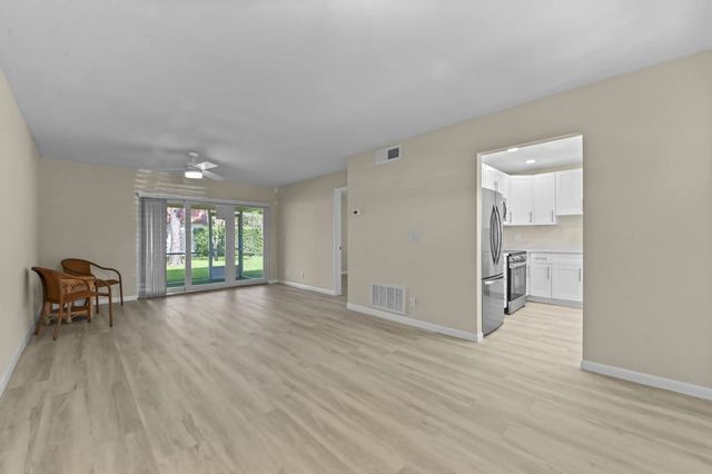 4 of 30 - 812 Salem Lane, Lake Worth, FL