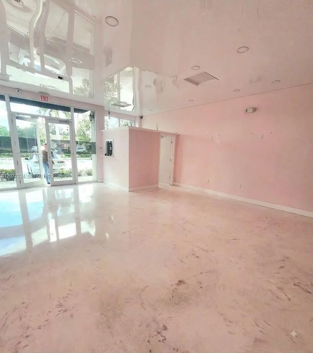 4 of 9 - 4500 W Hallandale Beach Boulevard #4, Hollywood, FL