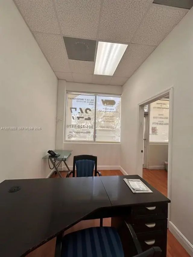 3 of 11 - 19300 W Dixie Highway #10, Miami, FL