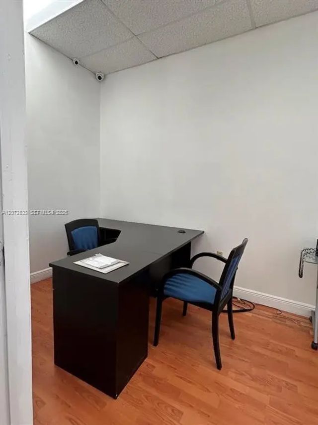 4 of 11 - 19300 W Dixie Highway #10, Miami, FL
