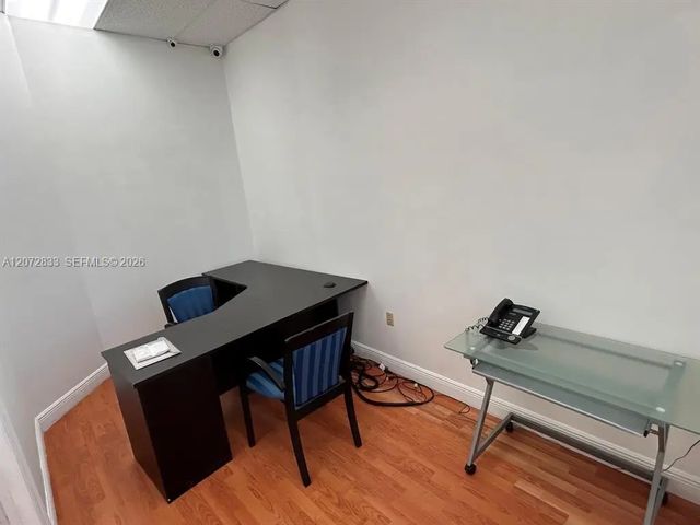 5 of 11 - 19300 W Dixie Highway #10, Miami, FL