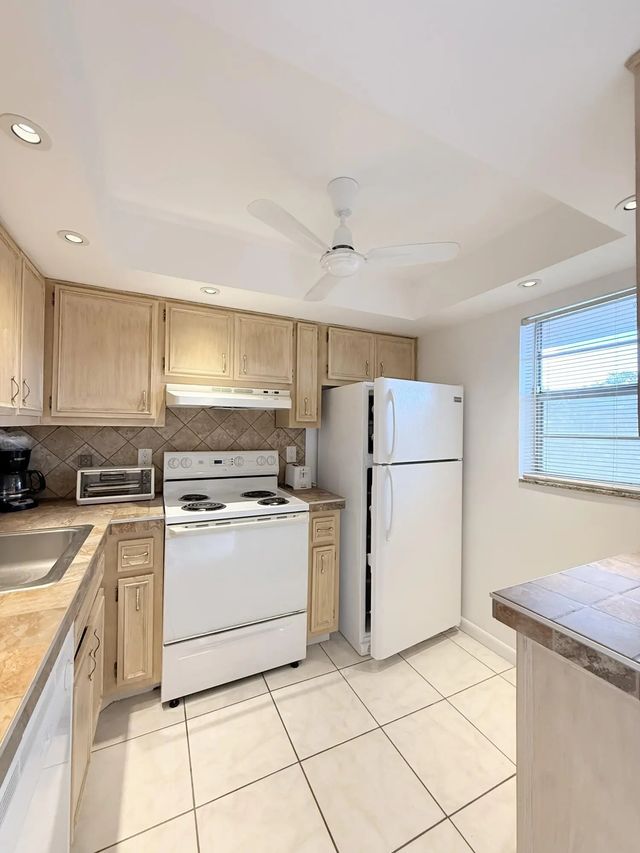 4 of 37 - 2800 Nw 47th Terrace #106b, Lauderdale Lakes, FL