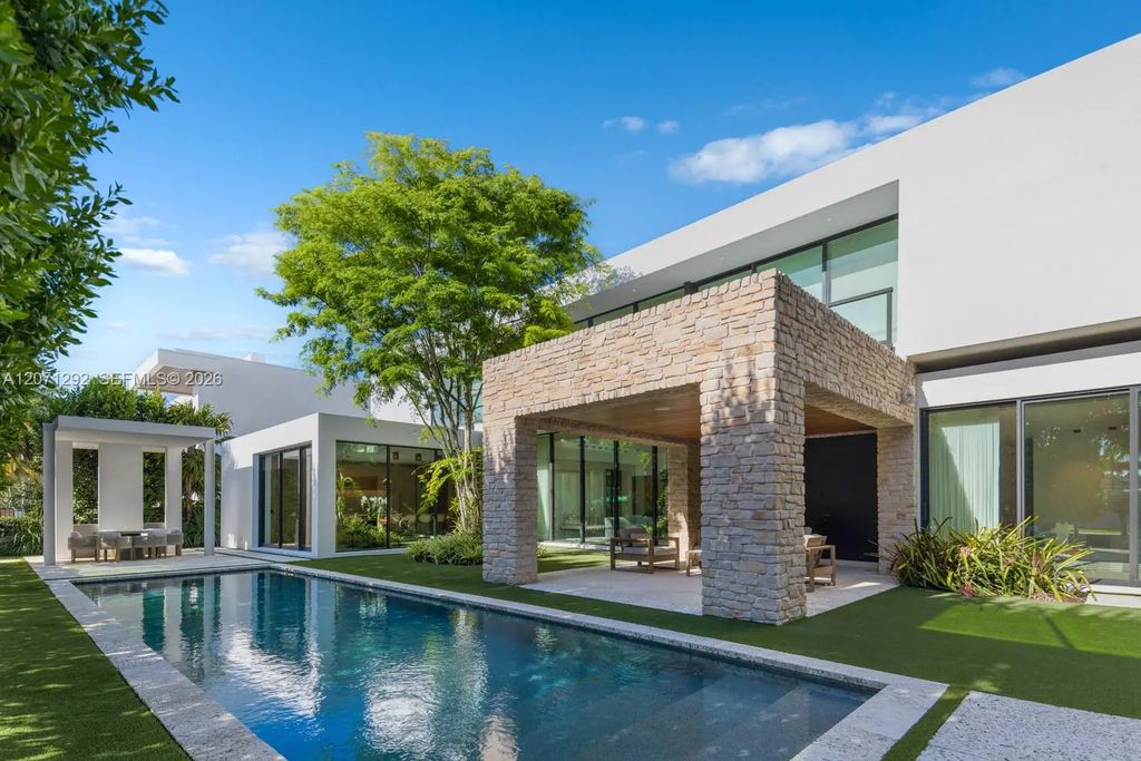 121 Nurmi Drive, Fort Lauderdale
