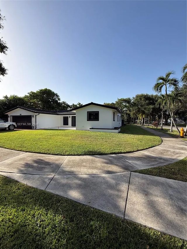 3 of 45 - 6901 S Miami Lakeway S, Miami Lakes, FL
