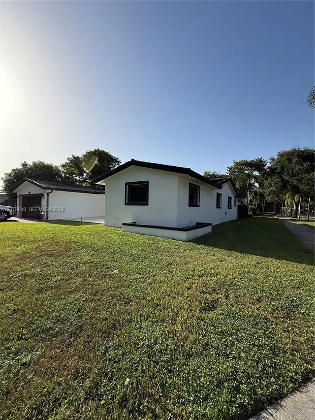 4 of 45 - 6901 S Miami Lakeway S, Miami Lakes, FL