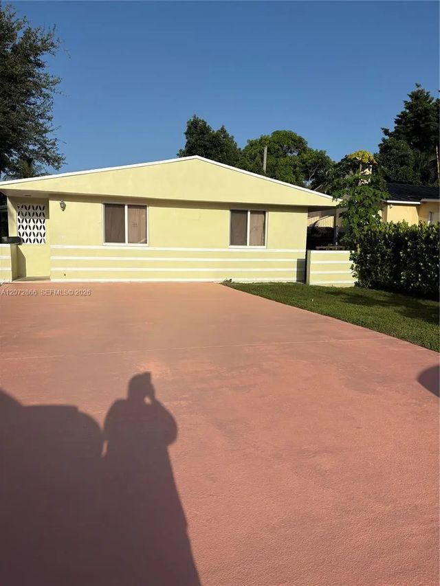 2 of 13 - 10831 Ne 2nd Court, Miami, FL