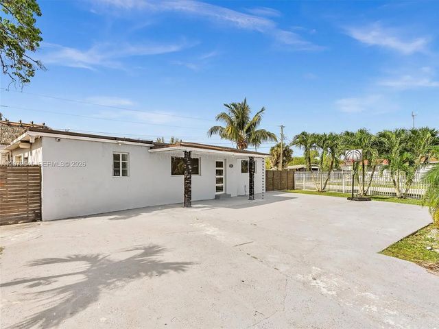 2001 Nw 206th Street, Miami Gardens