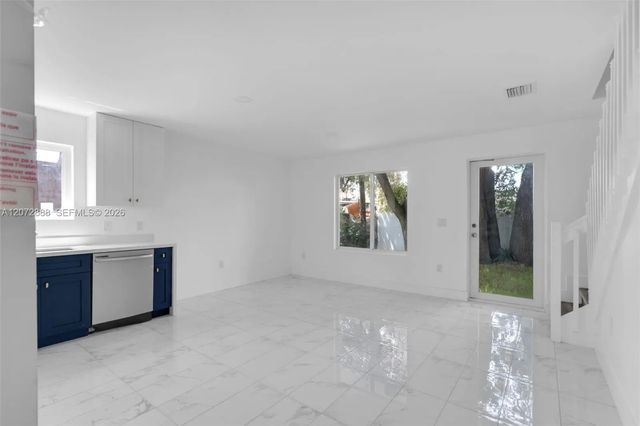 3 of 21 - 1629 Nw 40th Street, Miami, FL