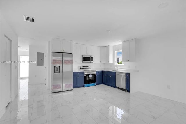 5 of 21 - 1629 Nw 40th Street, Miami, FL