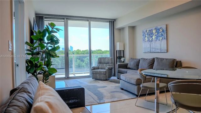 3 of 19 - 16385 Biscayne Blvd # #419, North Miami Beach, FL