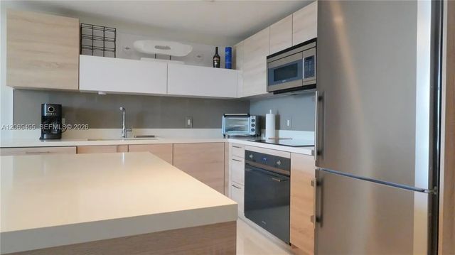 5 of 19 - 16385 Biscayne Blvd # #419, North Miami Beach, FL