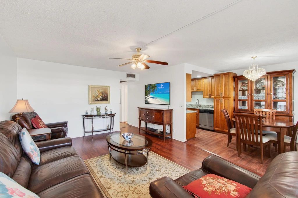 2035 Cornwall B, Boca Raton