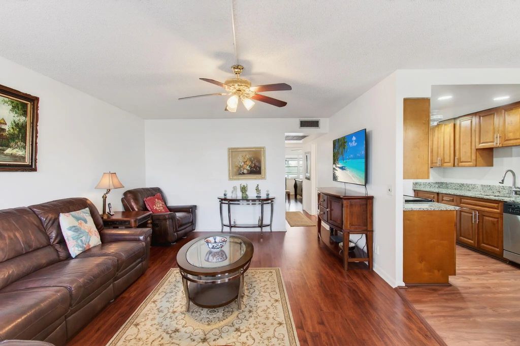 2035 Cornwall B, Boca Raton