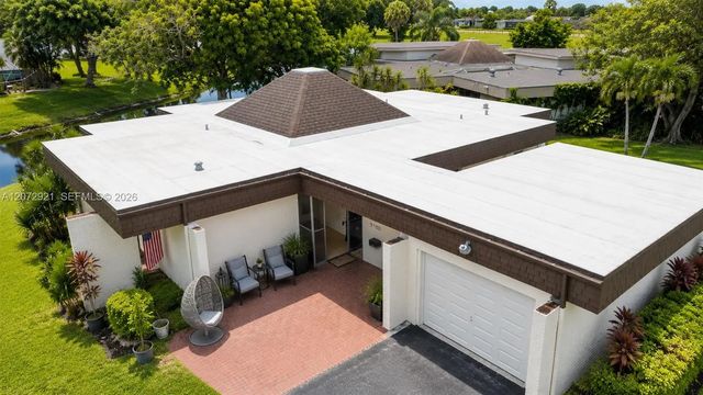 2 of 37 - 5700 White Hickory Circle, Tamarac, FL