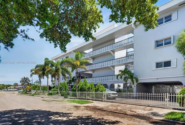 4 of 39 - 1818 Rodman Street #3b, Hollywood, FL