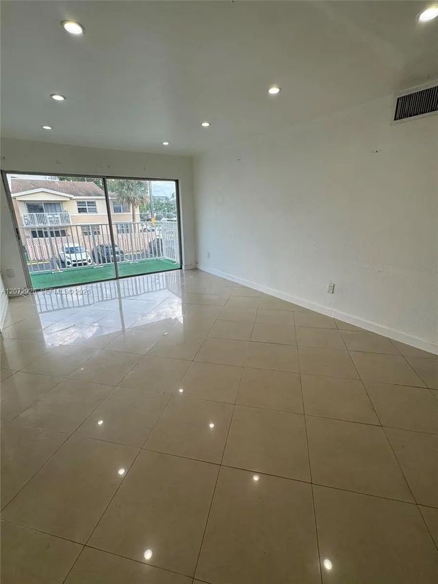 4530 Nw 79th Avenue #2d, Doral