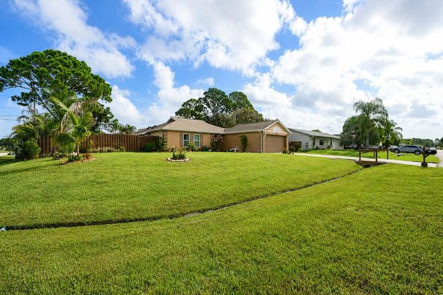 397 Sw Ray Avenue, Port St. Lucie
