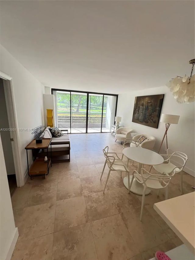 2 of 11 - 20500 W Country Club Drive #117, Aventura, FL