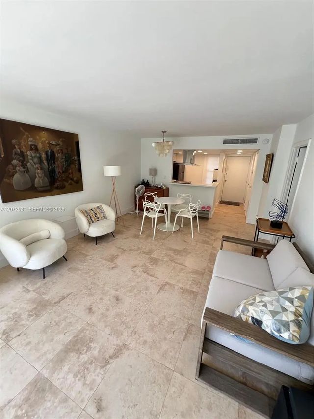 3 of 11 - 20500 W Country Club Drive #117, Aventura, FL
