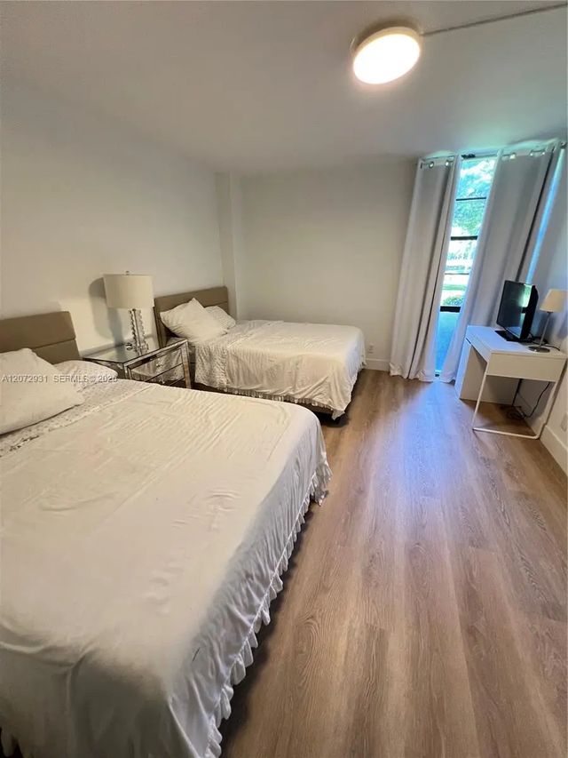4 of 11 - 20500 W Country Club Drive #117, Aventura, FL
