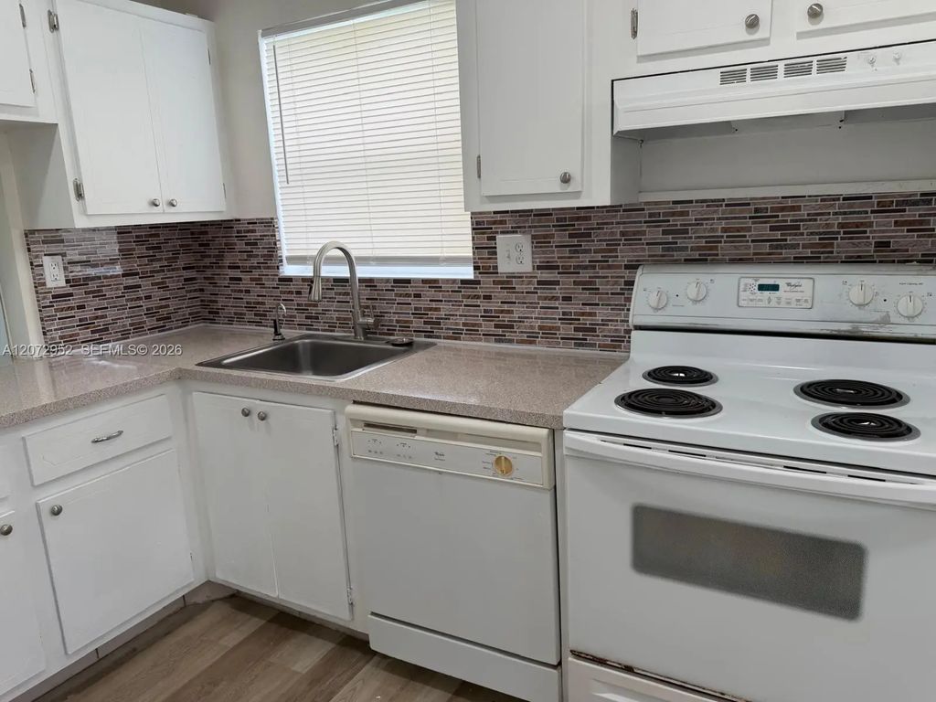 8380 Sands Point Boulevard #j310, Tamarac