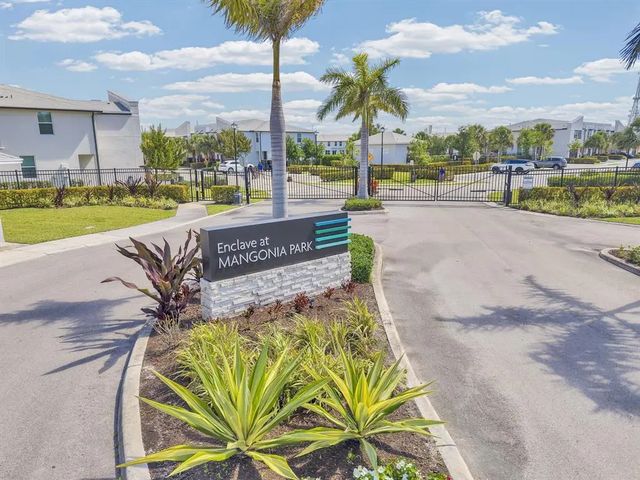 5659 Enclave Drive, Mangonia Park