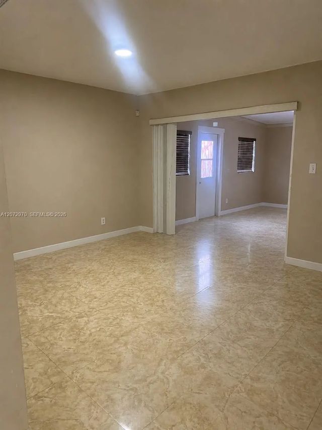 4 of 21 - 19727 Nw 84  Th Place, Hialeah, FL