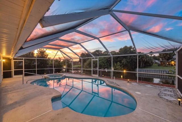 320 Ne Surfside Avenue, Port St. Lucie
