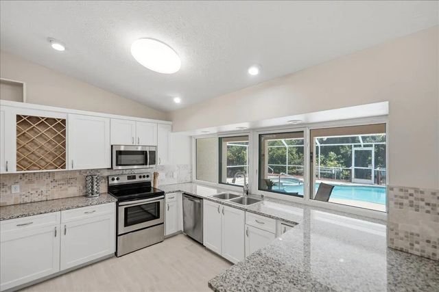 5 of 30 - 320 Ne Surfside Avenue, Port St. Lucie, FL