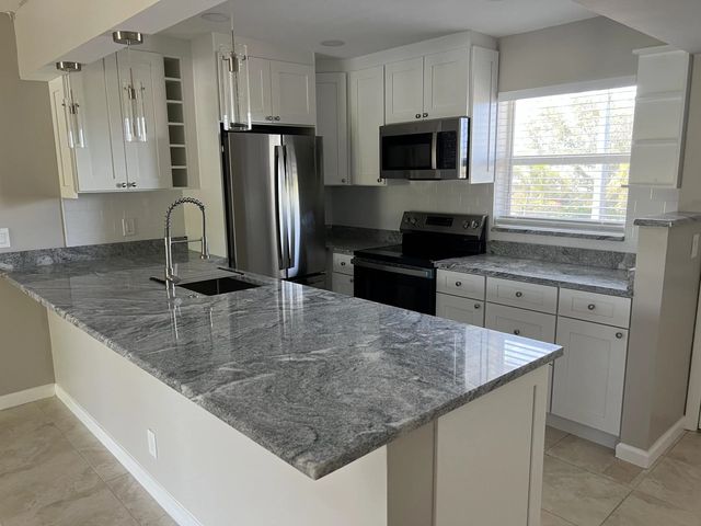 230 Ne 26th Avenue #207, Boynton Beach
