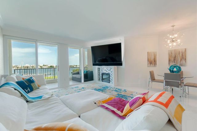 2 of 48 - 806 E Windward Way #424, Lantana, FL