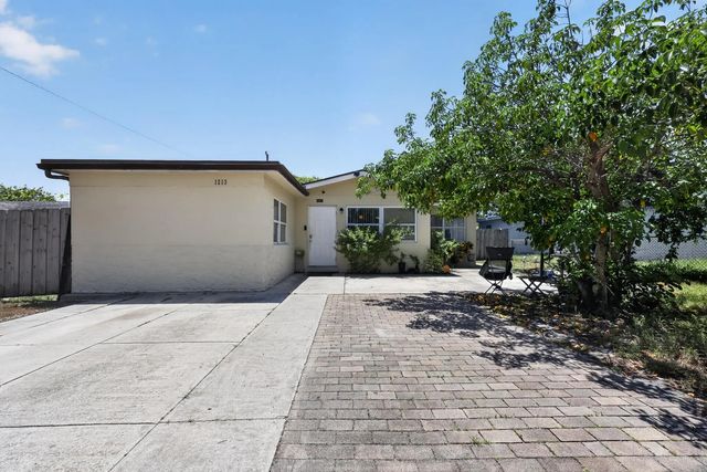 2 of 32 - 1213 14th Avenue S, Lake Worth Beach, FL