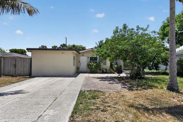 3 of 32 - 1213 14th Avenue S, Lake Worth Beach, FL