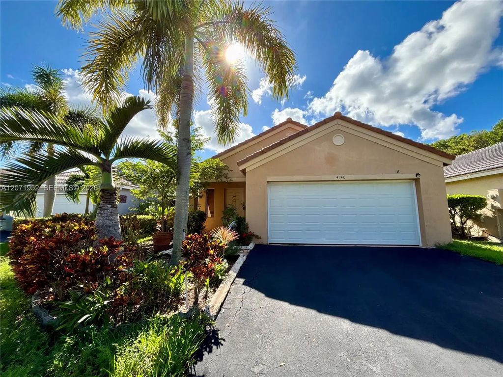 4340 Pine Ridge Court, Weston