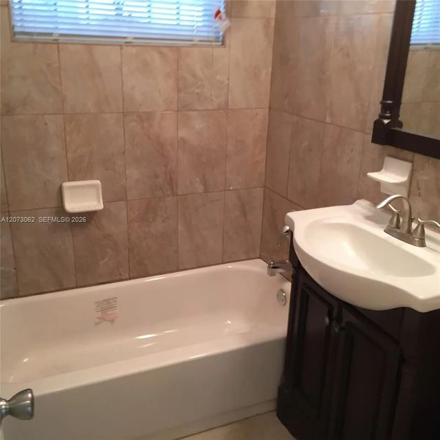 5 of 11 - 1000 Nw 39th Street, Miami, FL