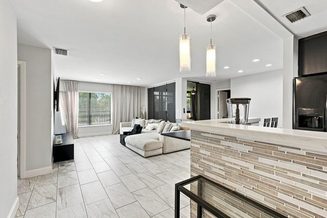 4 of 50 - 2581 Carambola Circle N, Coconut Creek, FL
