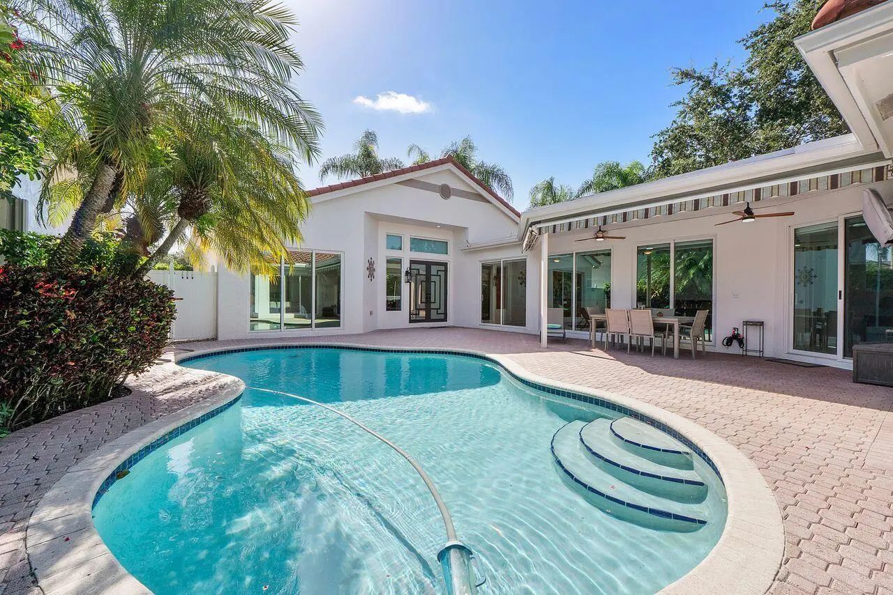 1081 Bel Aire Drive E, Pembroke Pines