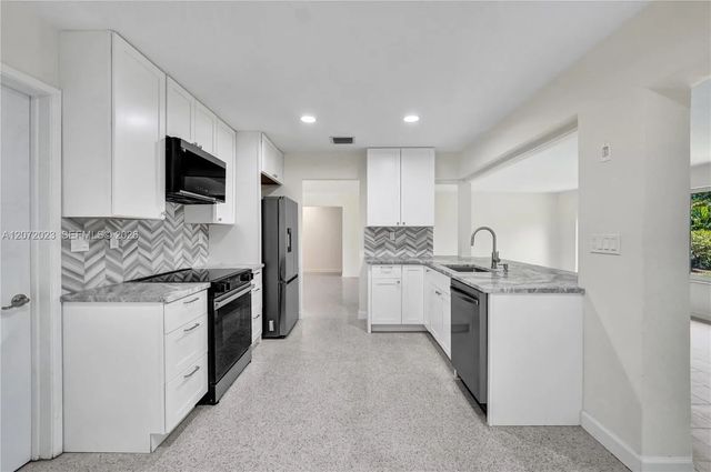 3 of 39 - 1524 Ne 37th Street, Oakland Park, FL