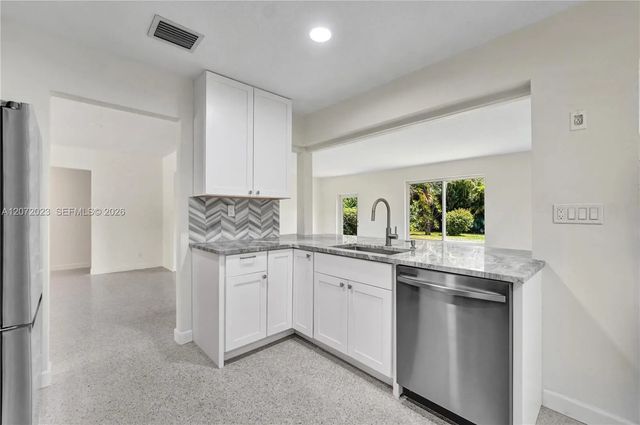 4 of 39 - 1524 Ne 37th Street, Oakland Park, FL