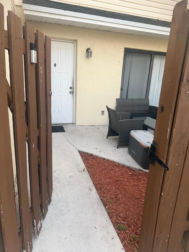 4 of 21 - 645 Executive Center Drive #r-105, West Palm Beach, FL