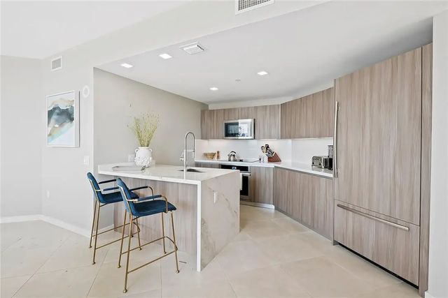 5 of 49 - 401 N Birch Road #508, Fort Lauderdale, FL