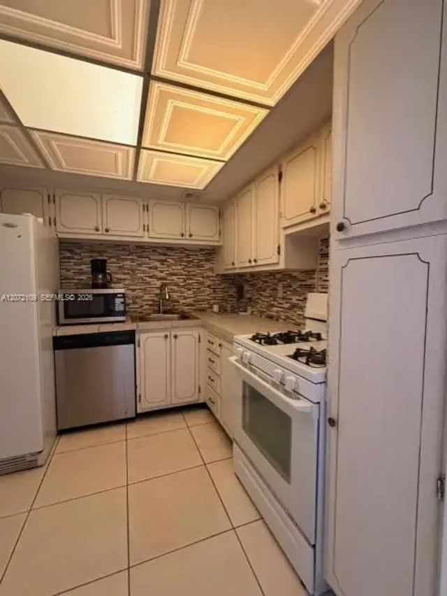 4 of 19 - 3140 S Ocean Drive #309, Hallandale Beach, FL