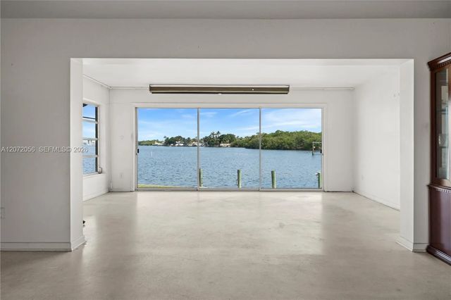 4 of 27 - 216 Sw Cabana Point Circle, Stuart, FL
