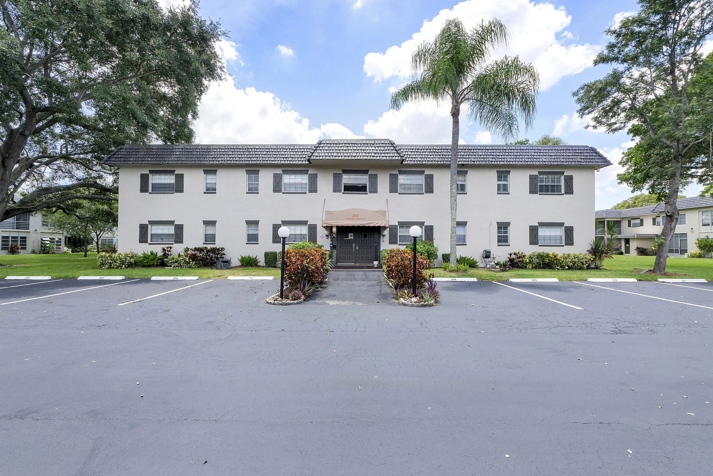 5661 Sw 2nd Court #201, Margate