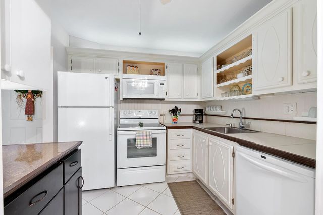 5 of 12 - 5661 Sw 2nd Court #201, Margate, FL