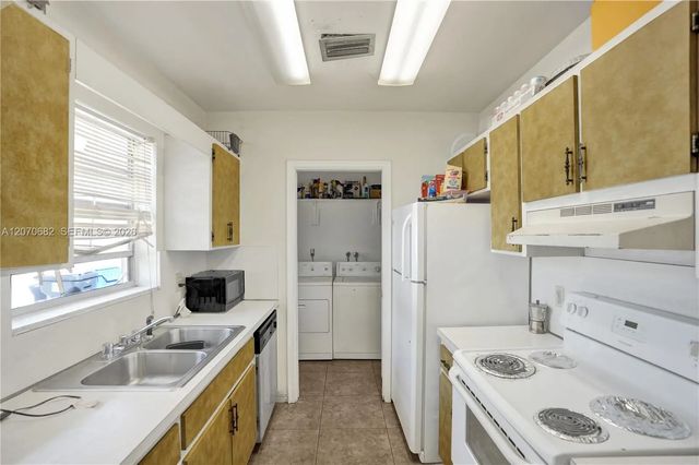 4 of 14 - 5706-5708 Lincoln Street #1-2, Hollywood, FL