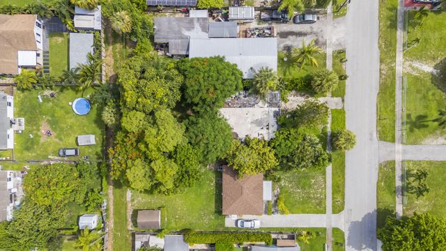 3 of 7 - 240 Perry Avenue, Greenacres, FL