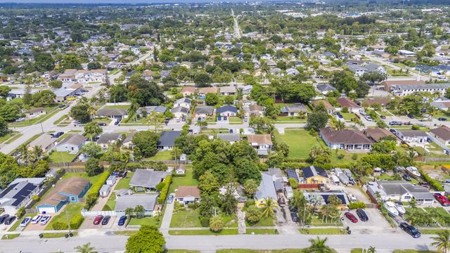 4 of 7 - 240 Perry Avenue, Greenacres, FL