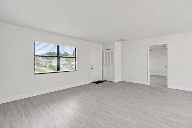 5 of 22 - 1089 Sw Janar Avenue, Port St. Lucie, FL