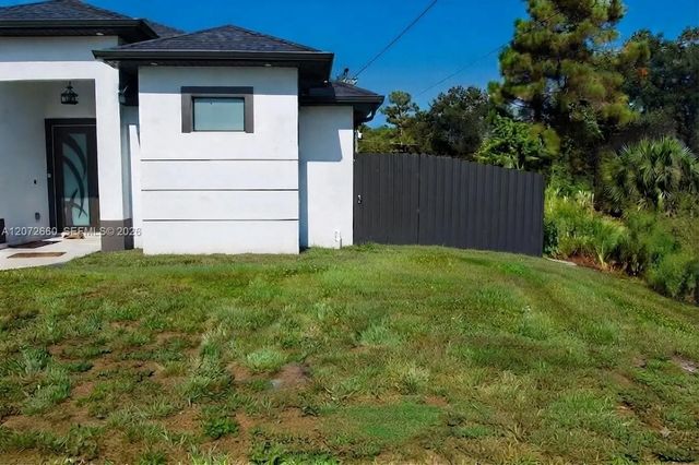4 of 12 - 3705 Sunshine Boulevard N, Lehigh Acres, FL